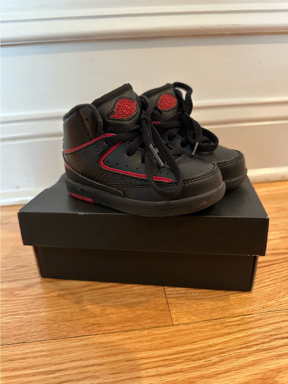 NEW IN BOX Jordan Air Jordan 2 Retro BT Black Red Toddler Size 7C
